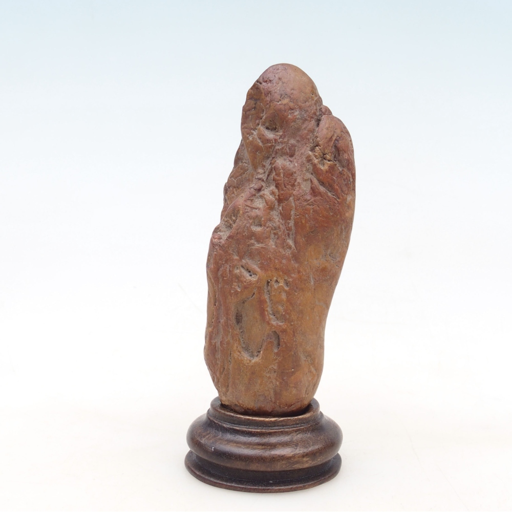 Suiseki - Stein mit DAI (Holzsockel)