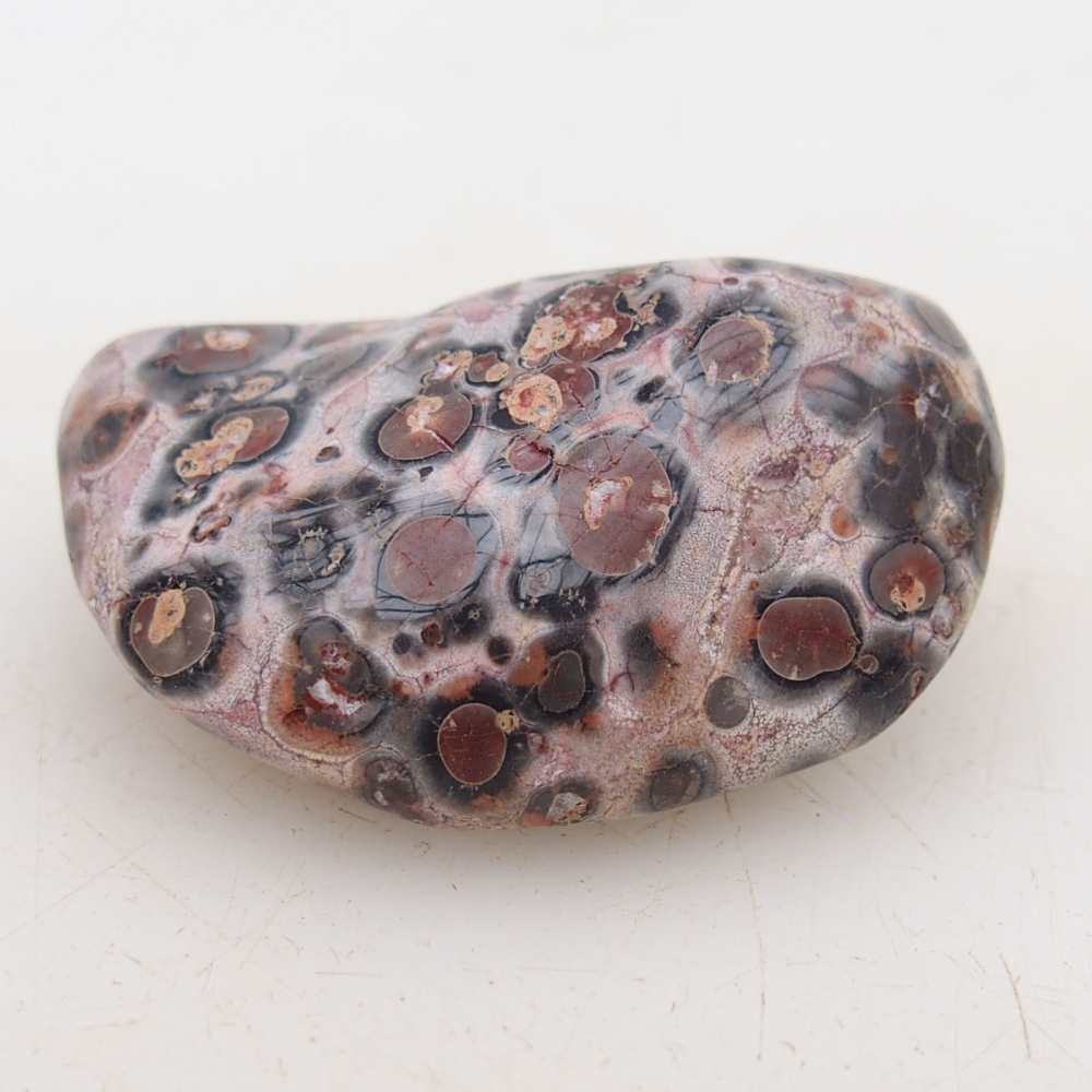 Suiseki - Stein mit DAI (Holzsockel)