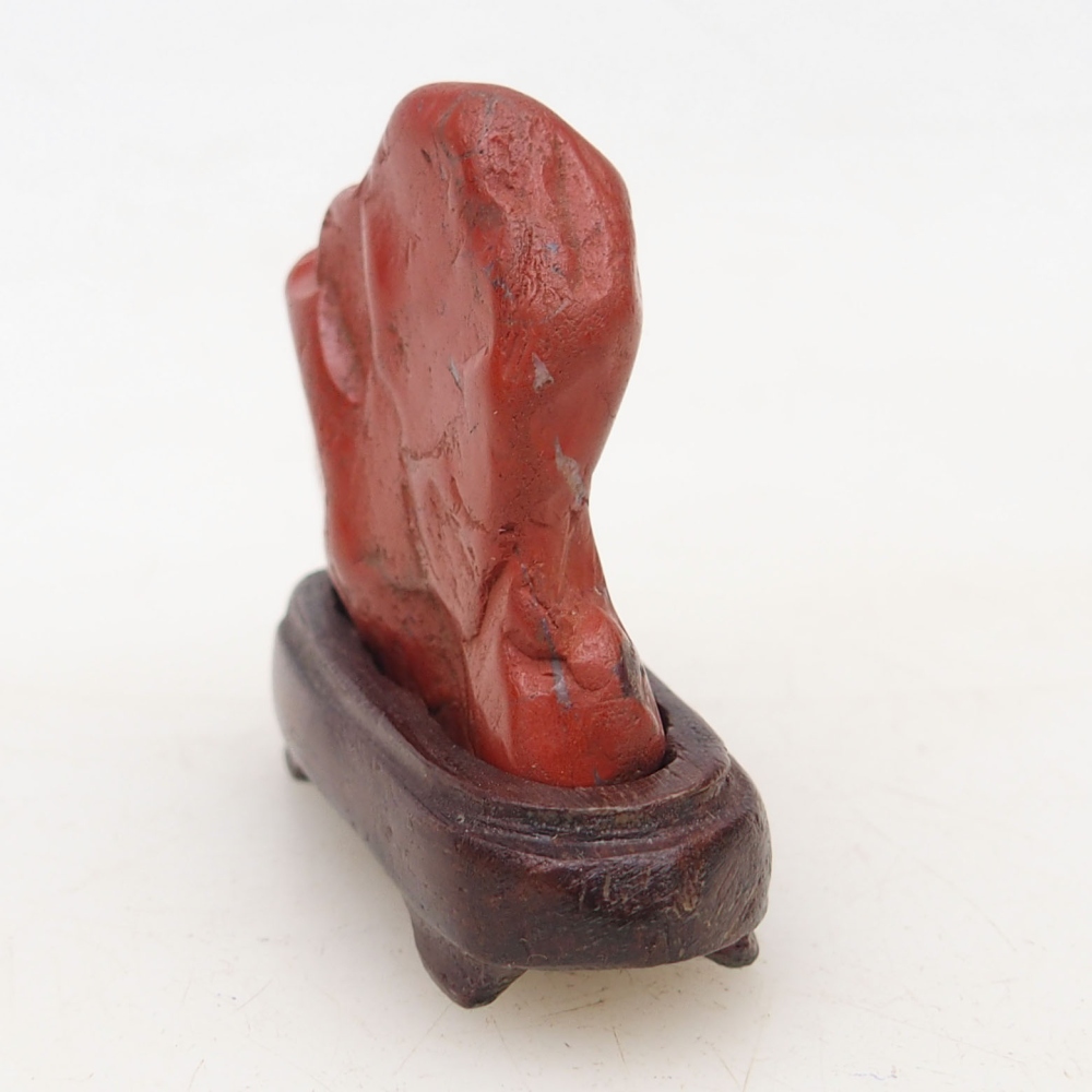 Suiseki - Stein mit DAI (Holzsockel)