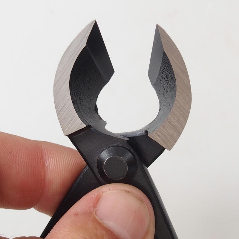 Gewinkelte Konkavzange 180 mm - Carbon