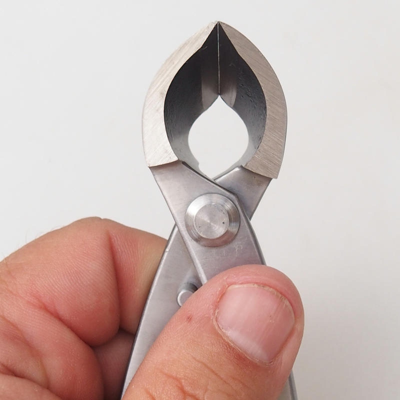 Gewinkelte Konkavzange 180 mm - rostfreier Stahl