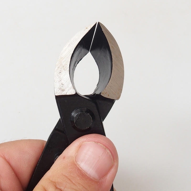 Gewinkelte Konkavzange 210 mm - Carbon