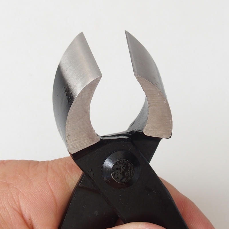 Gewinkelte Konkavzange 210 mm - Carbon