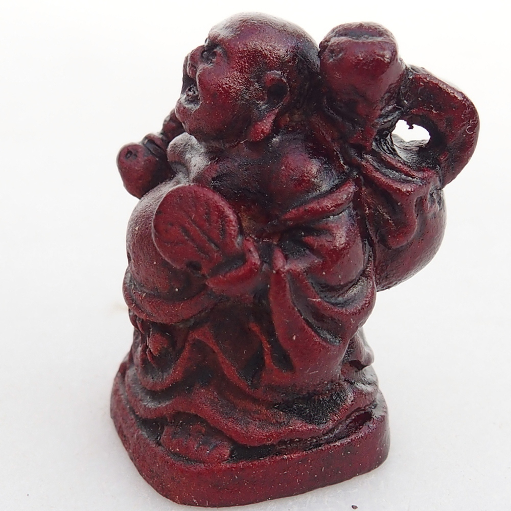 Roter Buddha