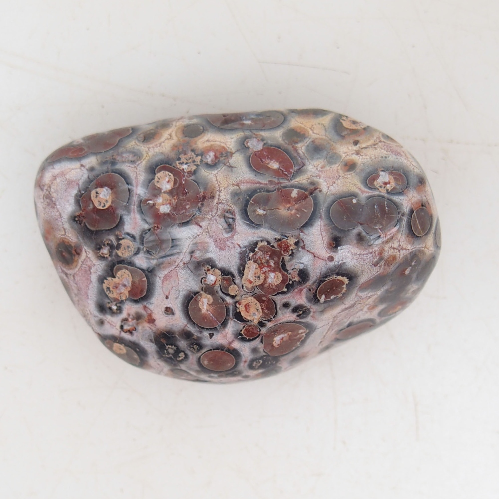 Suiseki - Stein mit DAI (Holzsockel)