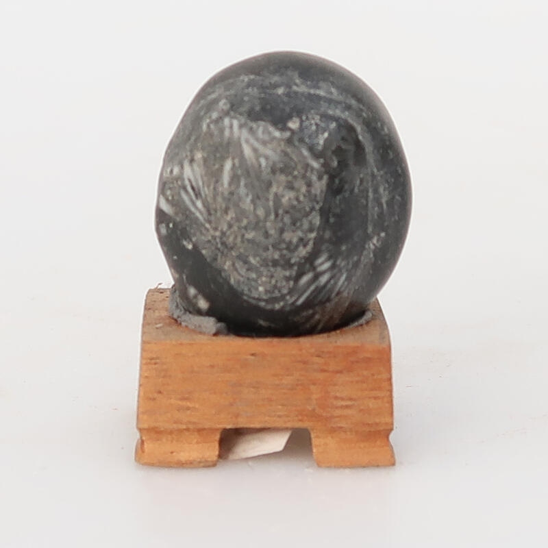 Suiseki - Stein mit DAI (Holzsockel)