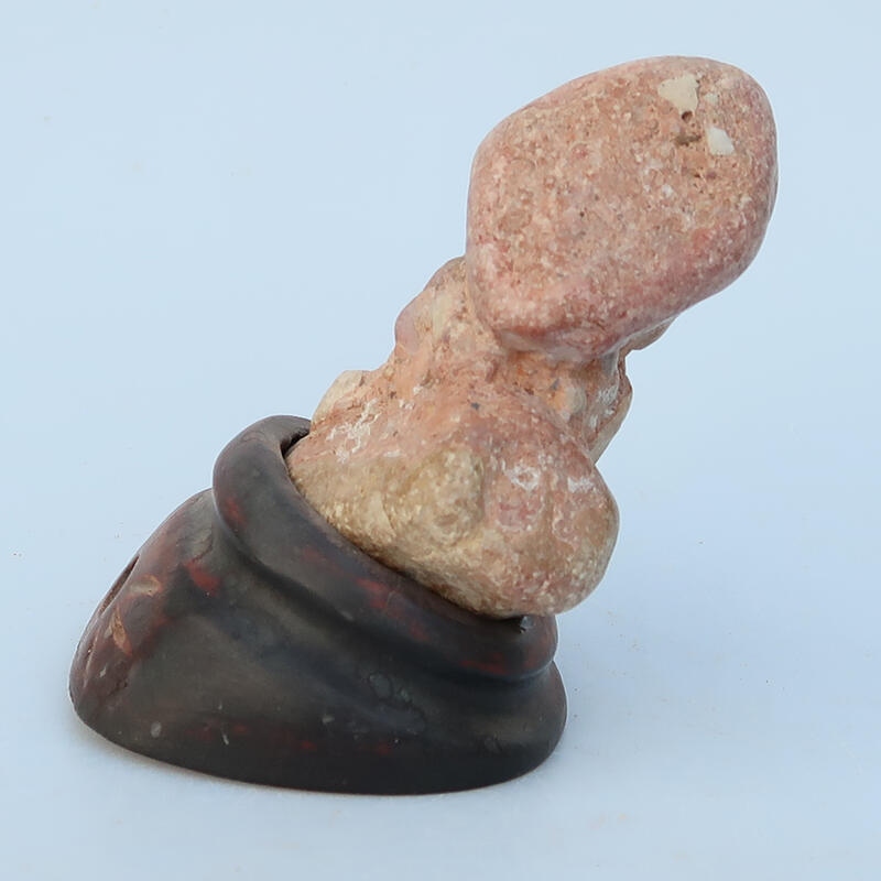 Suiseki - Stein mit DAI (Holzsockel)