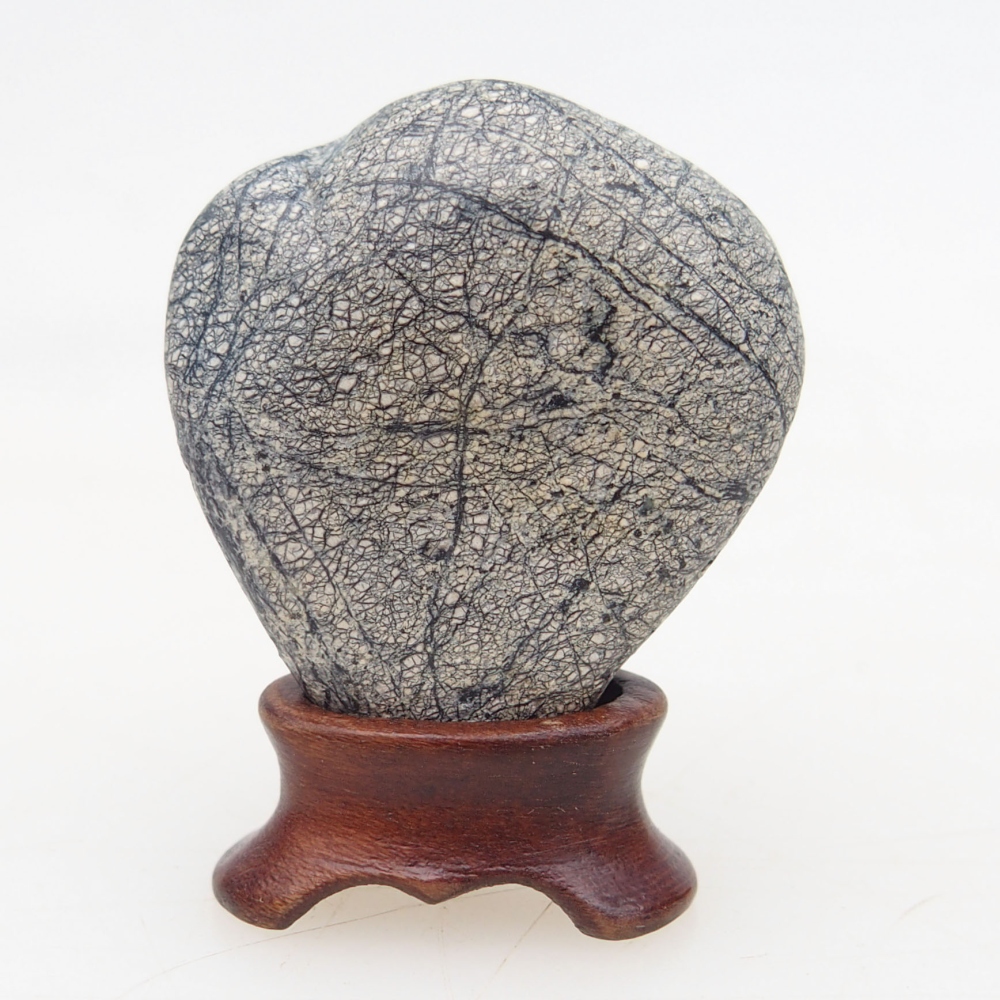 Suiseki - Stein mit DAI (Holzsockel)