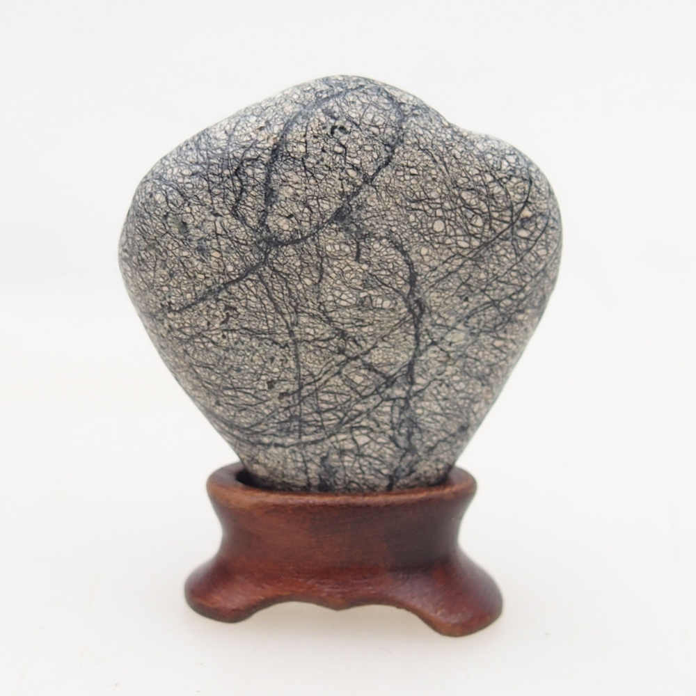 Suiseki - Stein mit DAI (Holzsockel)