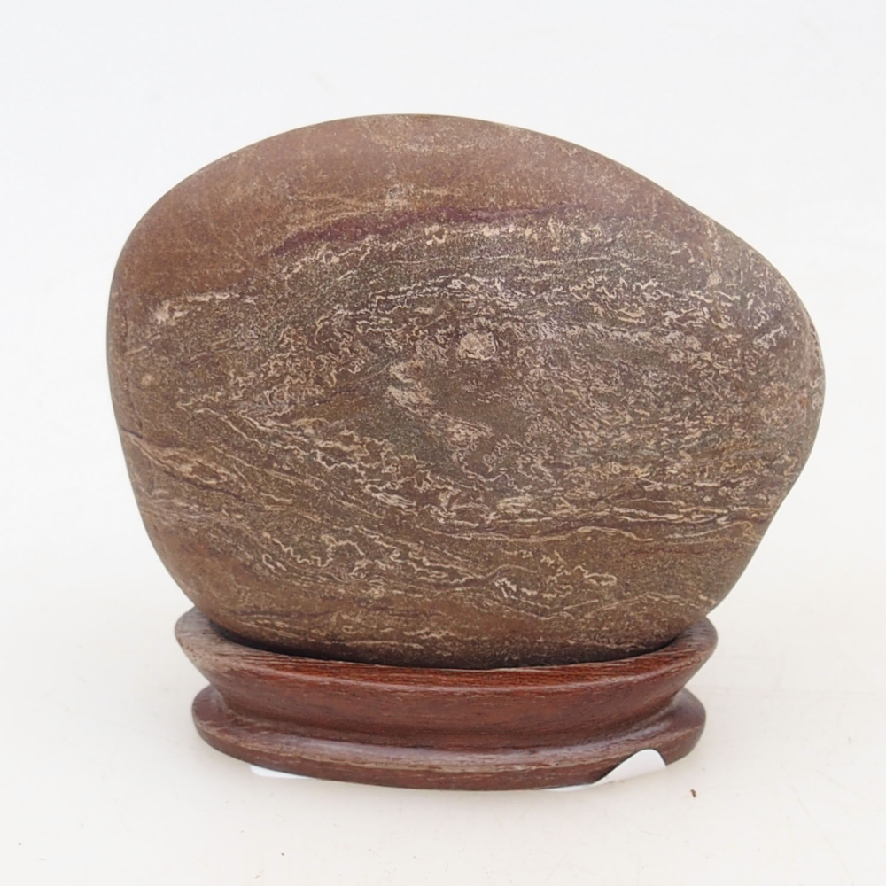 Suiseki - Stein mit DAI (Holzsockel)