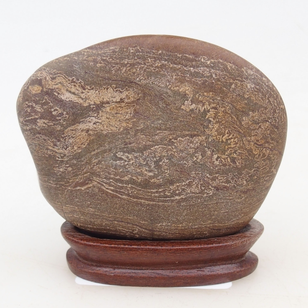 Suiseki - Stein mit DAI (Holzsockel)